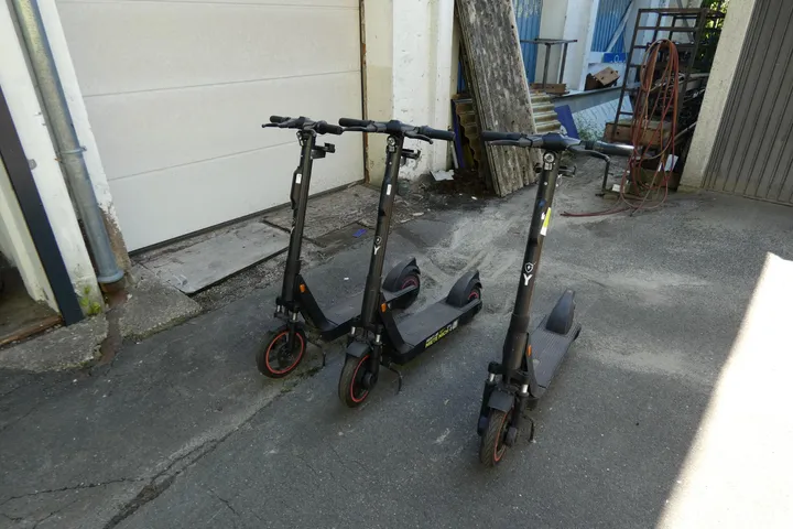 3x OKAI ES400A Profi E-Scooter